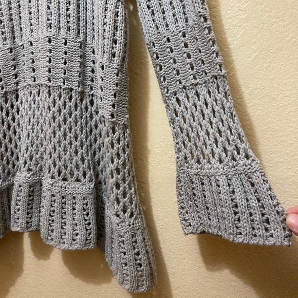 WindiRiver Women's Gray Open Knit Crochet Long Mini Bell Sleeve Sweater Small - Picture 4 of 6